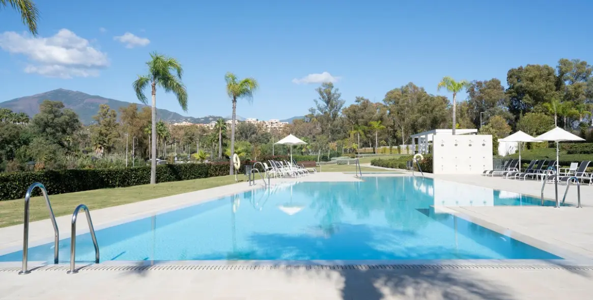 Краткосрочная аренда двухуровневого пентхауса в Estepona 30