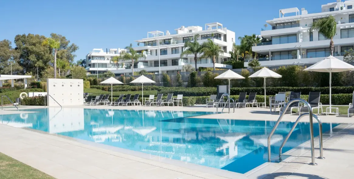 Краткосрочная аренда двухуровневого пентхауса в Estepona 32