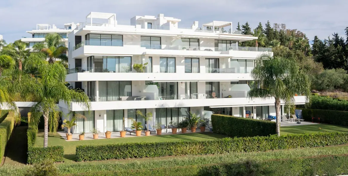 Краткосрочная аренда двухуровневого пентхауса в Estepona 43