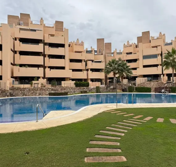 Долгосрочная аренда апартаментов на среднем этаже в New Golden Mile