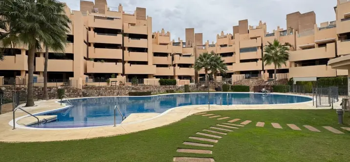 Долгосрочная аренда апартаментов на среднем этаже в New Golden Mile 0