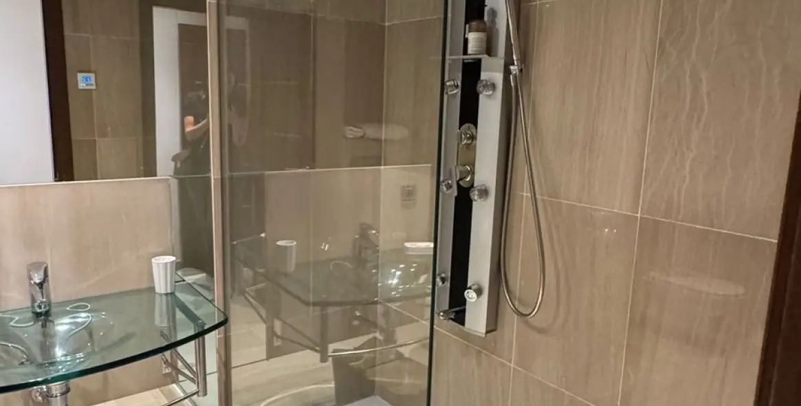 Долгосрочная аренда апартаментов на среднем этаже в New Golden Mile 8