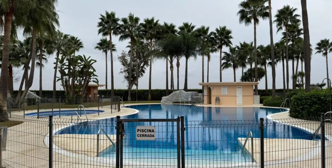 Долгосрочная аренда апартаментов на среднем этаже в New Golden Mile 9