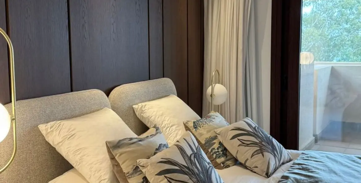 Долгосрочная аренда апартаментов на среднем этаже в New Golden Mile 13