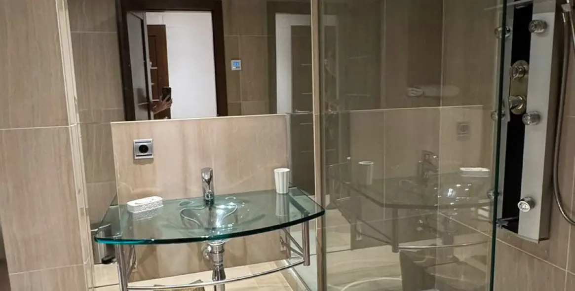 Долгосрочная аренда апартаментов на среднем этаже в New Golden Mile 17