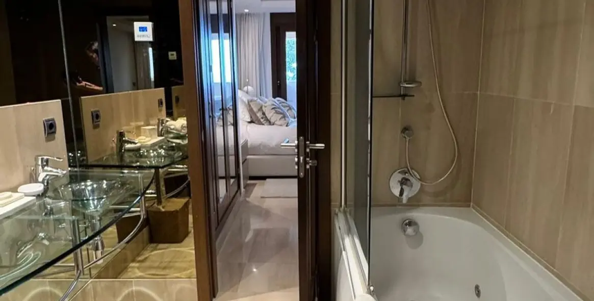 Долгосрочная аренда апартаментов на среднем этаже в New Golden Mile 20