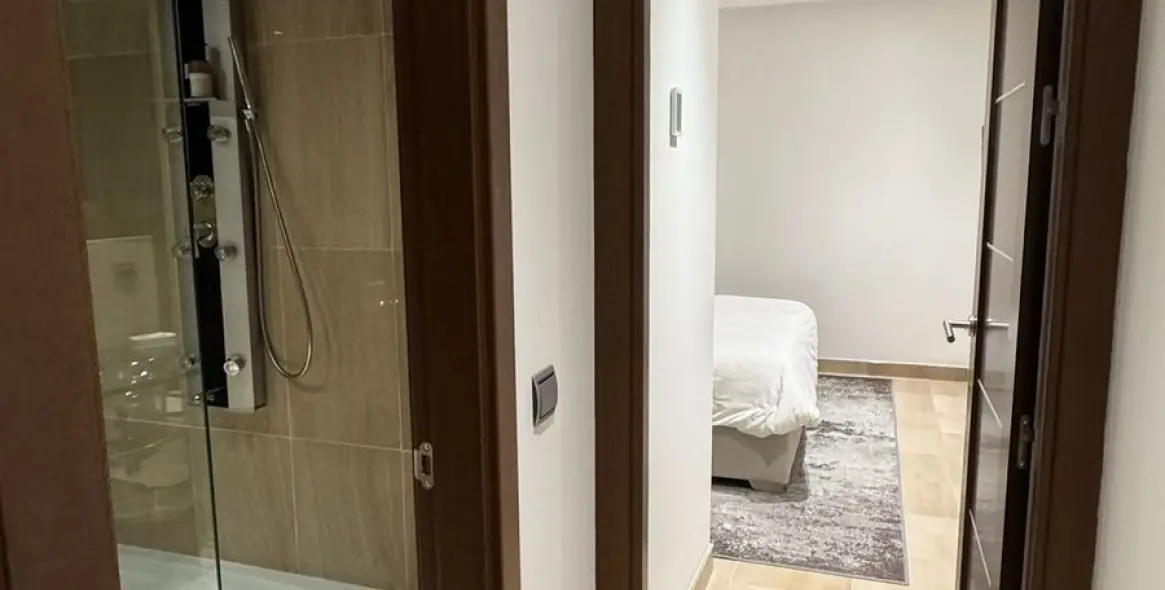 Долгосрочная аренда апартаментов на среднем этаже в New Golden Mile 21