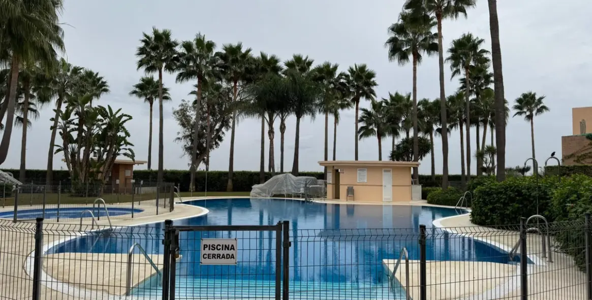 Долгосрочная аренда апартаментов на среднем этаже в New Golden Mile 23