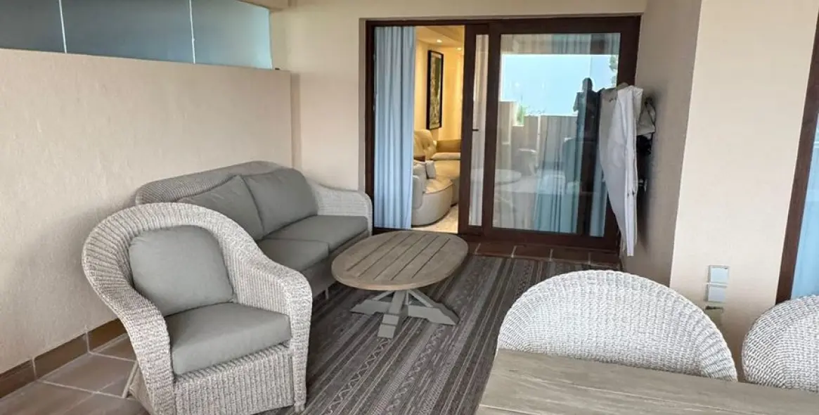 Долгосрочная аренда апартаментов на среднем этаже в New Golden Mile 25