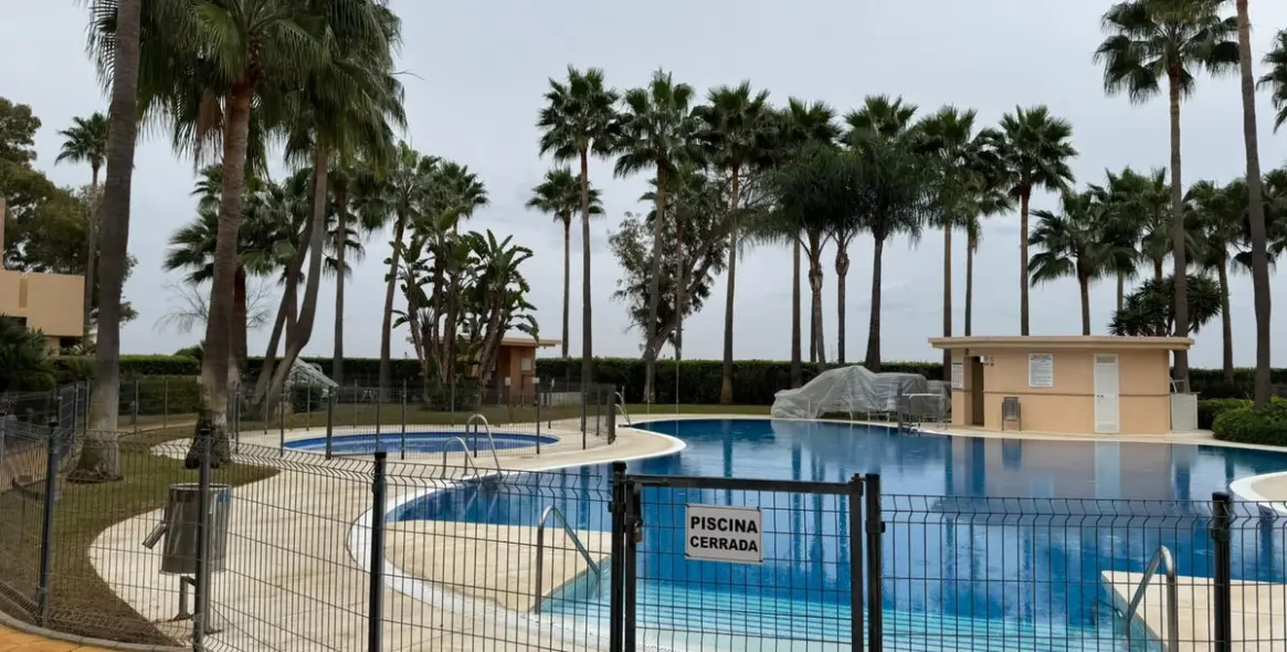 Долгосрочная аренда апартаментов на среднем этаже в New Golden Mile 27