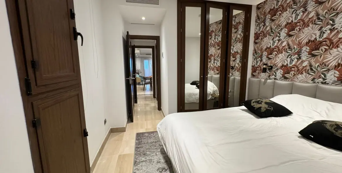 Долгосрочная аренда апартаментов на среднем этаже в New Golden Mile 30