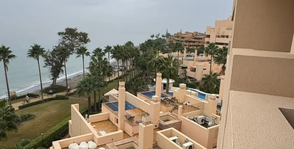 Долгосрочная аренда апартаментов на среднем этаже в New Golden Mile 32