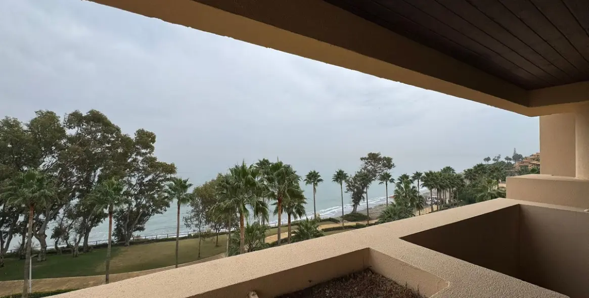 Долгосрочная аренда апартаментов на среднем этаже в New Golden Mile 35