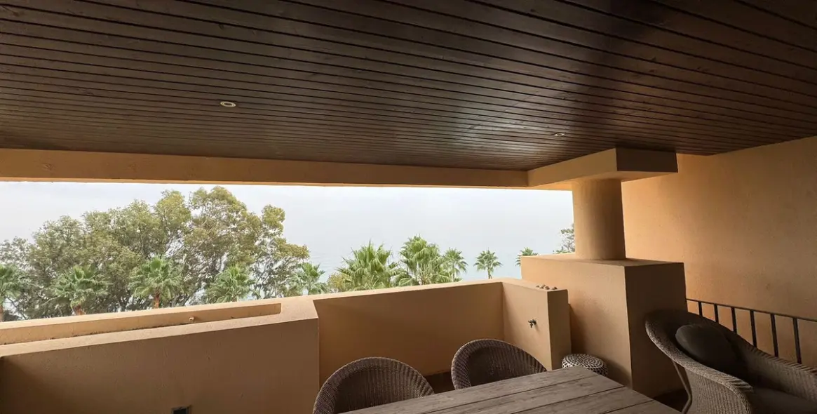 Долгосрочная аренда апартаментов на среднем этаже в New Golden Mile 36