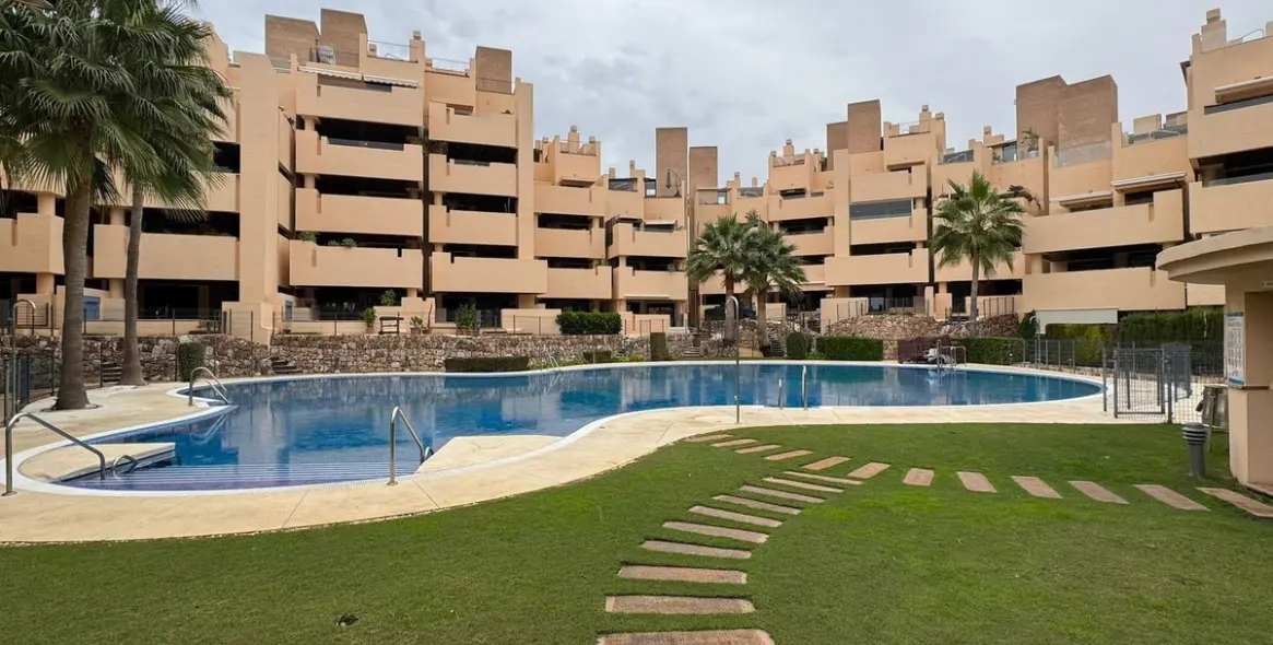 Долгосрочная аренда апартаментов на среднем этаже в New Golden Mile 40