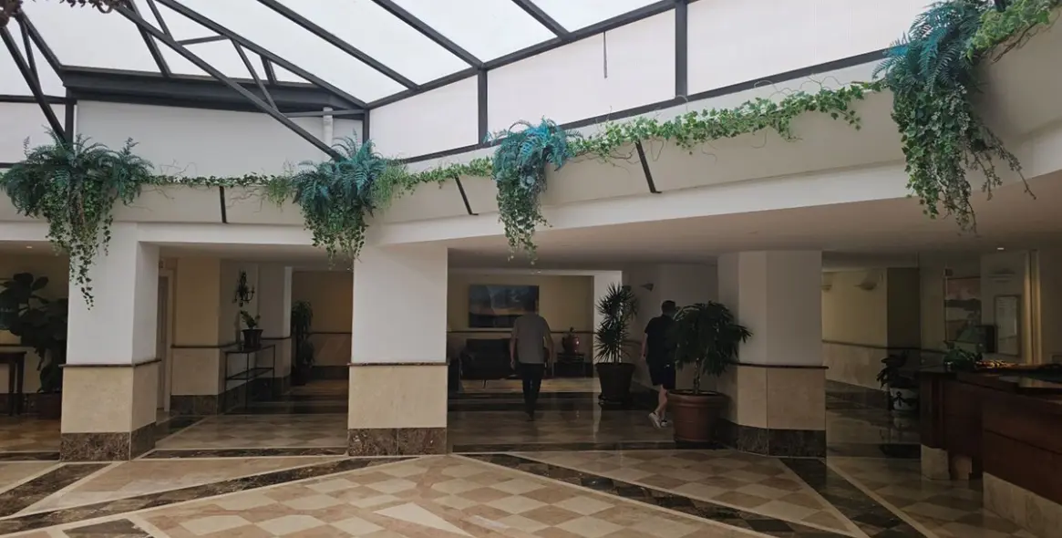 Long-term rent of middle floor apartment in Marbella (district Puerto Banús) 2