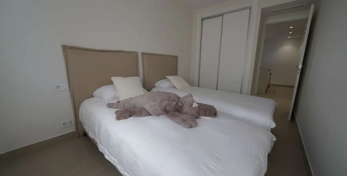 Long-term rent of middle floor apartment in Nueva Andalucía 5