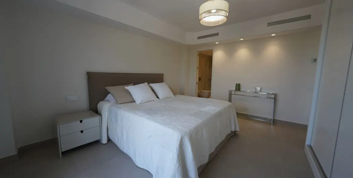 Long-term rent of middle floor apartment in Nueva Andalucía 11