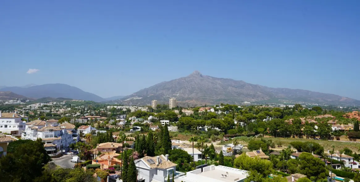 Long-term rent of middle floor apartment in Nueva Andalucía 20