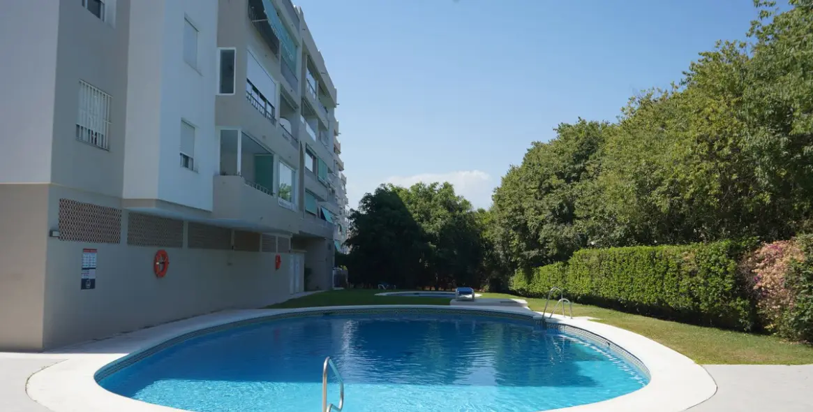 Долгосрочная аренда апартаментов на среднем этаже в Nueva Andalucía 25