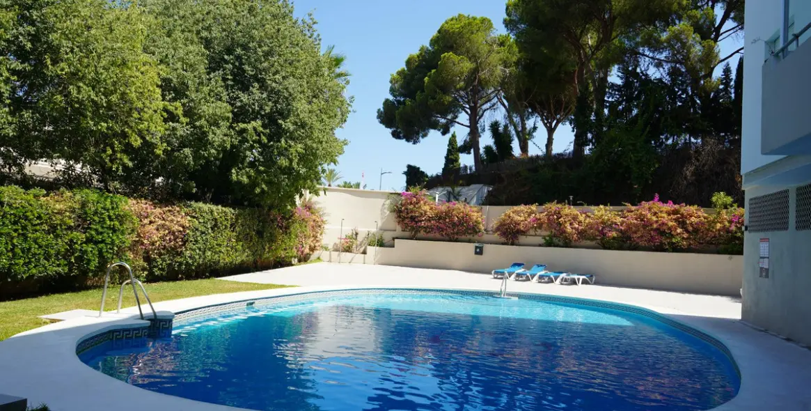 Долгосрочная аренда апартаментов на среднем этаже в Nueva Andalucía 27