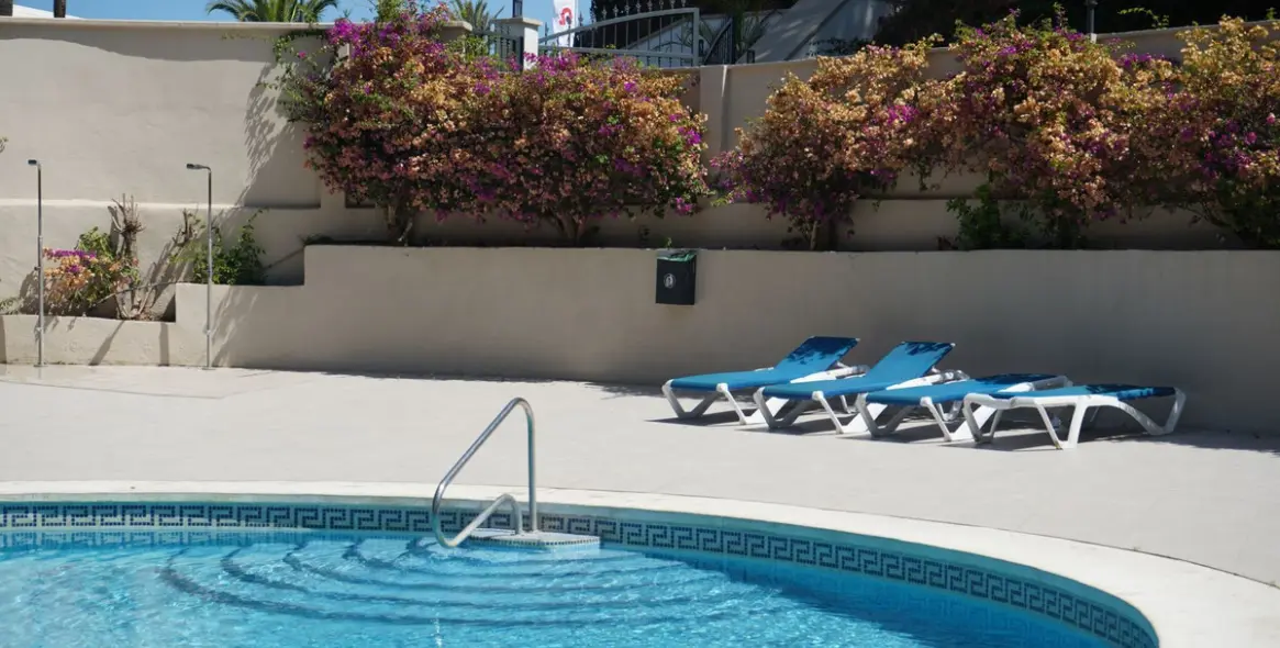 Долгосрочная аренда апартаментов на среднем этаже в Nueva Andalucía 28