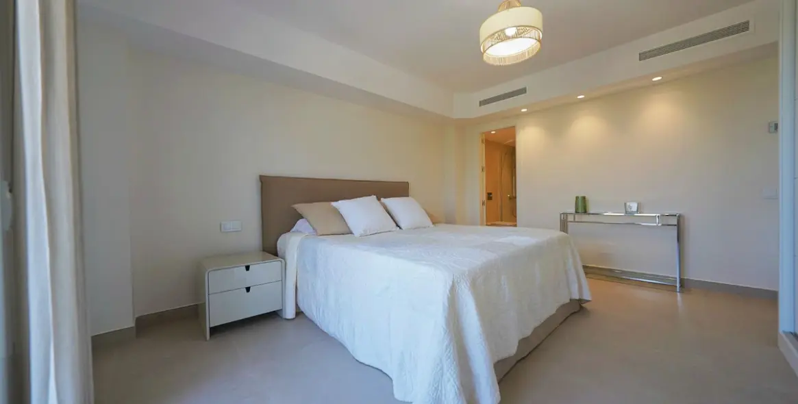 Долгосрочная аренда апартаментов на среднем этаже в Nueva Andalucía 34