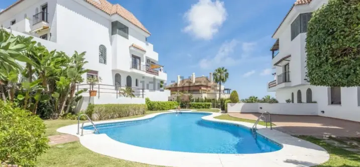 Middle floor apartment R5234398 0