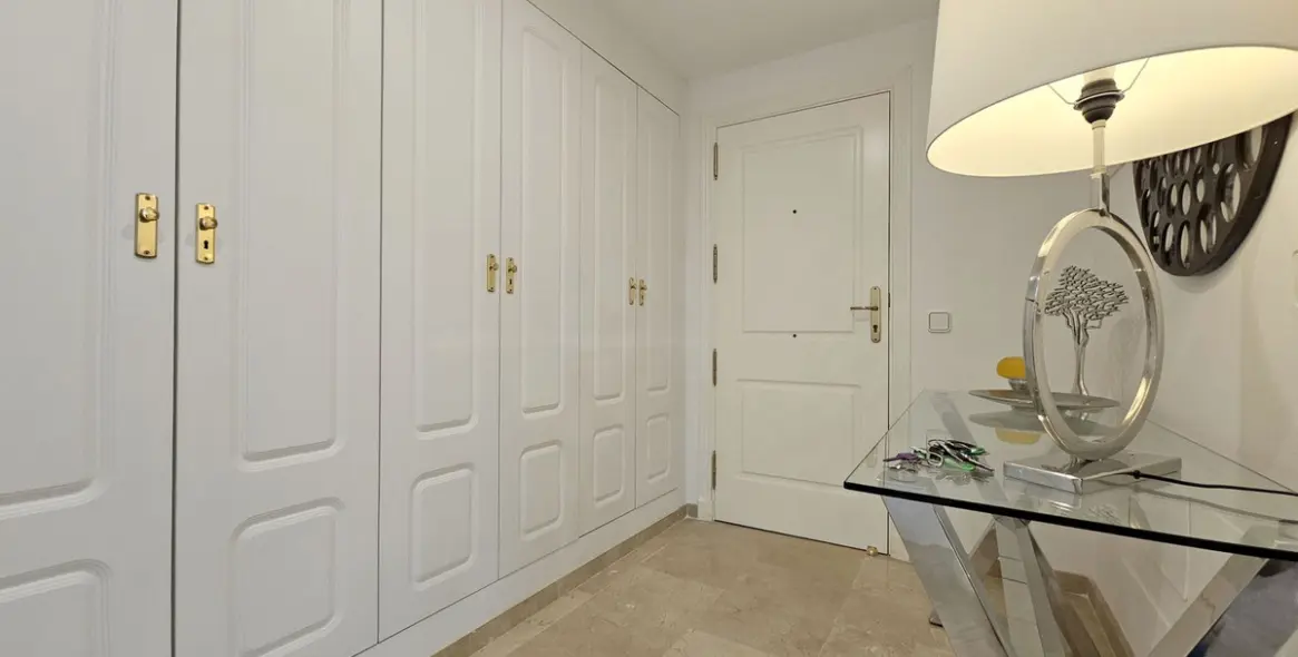 Long-term rent of middle floor apartment in Marbella (district The Golden Mile) 4