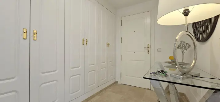 Middle floor apartment R5234398 3