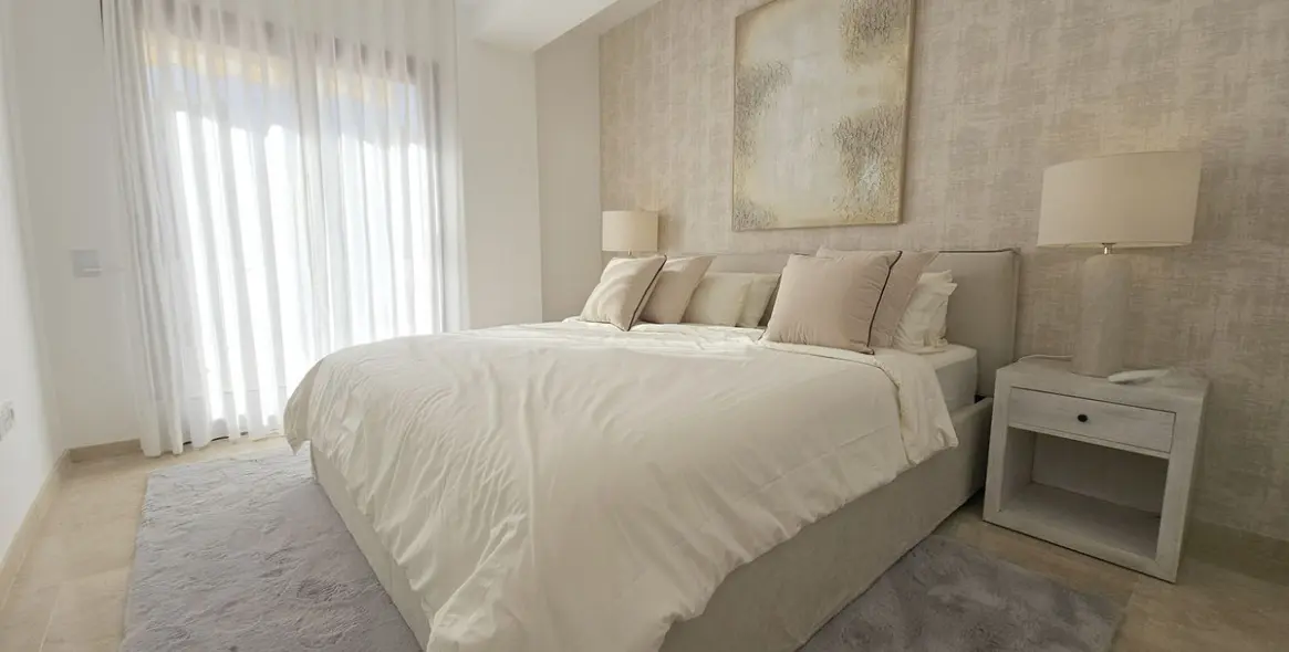 Long-term rent of middle floor apartment in The Golden Mile 11