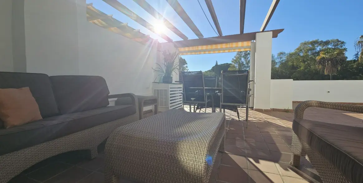 Long-term rent of middle floor apartment in The Golden Mile 16