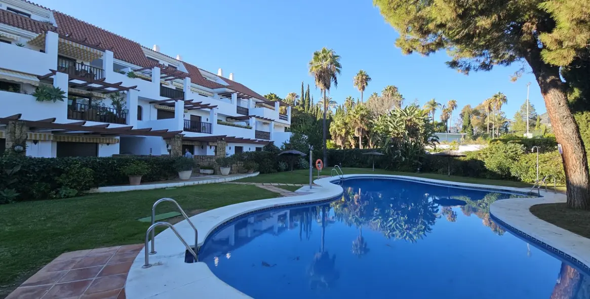 Long-term rent of middle floor apartment in The Golden Mile 17