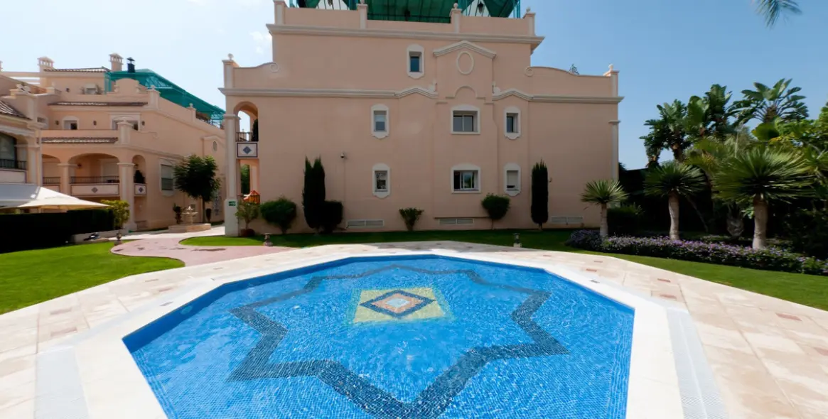 Долгосрочная аренда апартаментов на первом этаже в The Golden Mile 2