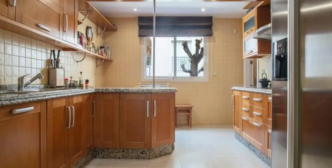 Долгосрочная аренда апартаментов на первом этаже в The Golden Mile 13