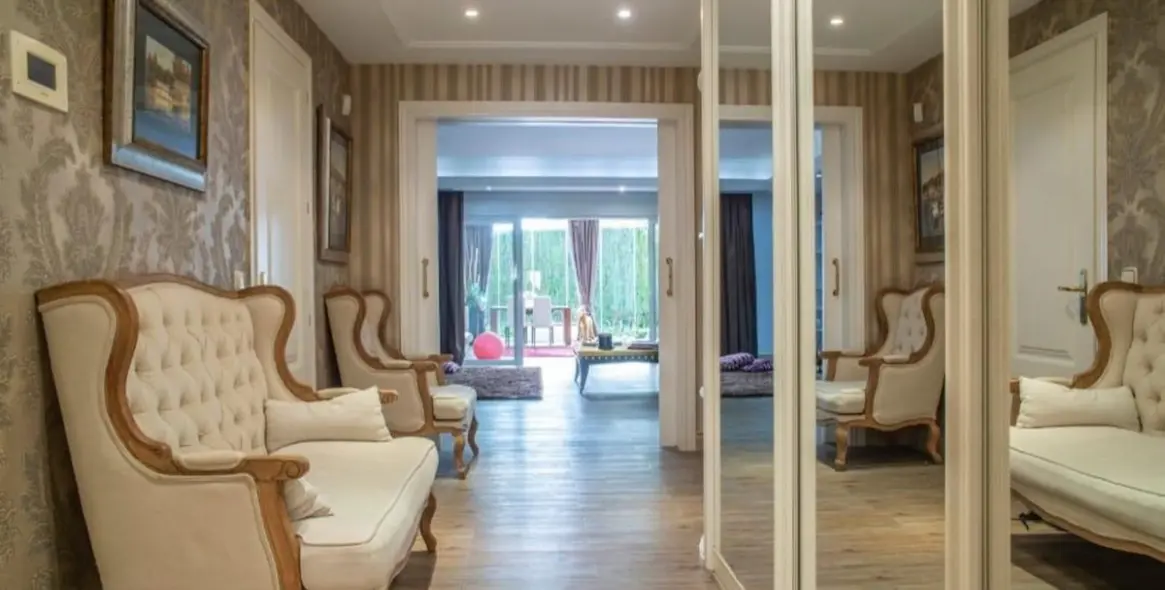 Долгосрочная аренда апартаментов на первом этаже в The Golden Mile 14