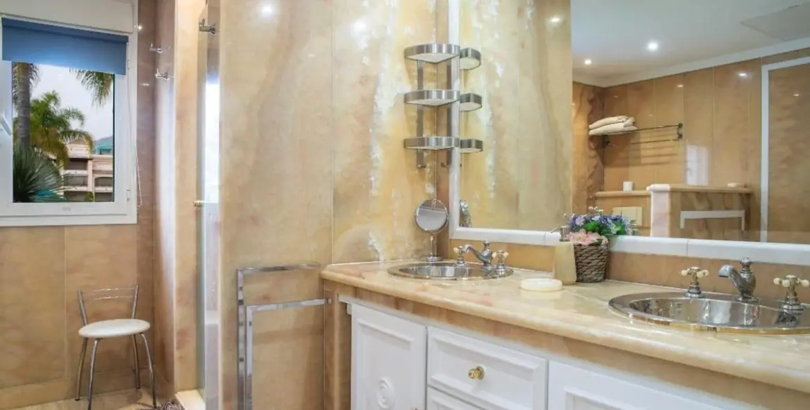 Долгосрочная аренда апартаментов на первом этаже в The Golden Mile 20