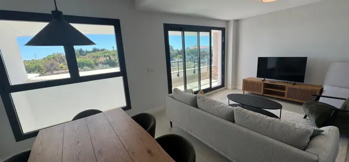 Long-term rent of middle floor apartment in Estepona 0