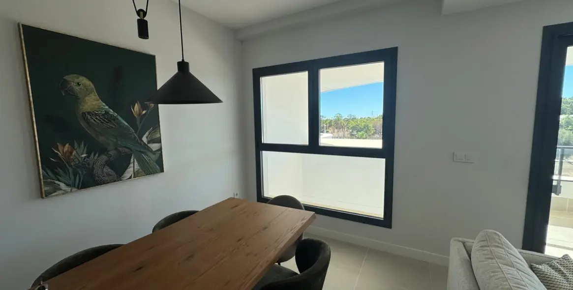 Long-term rent of middle floor apartment in Estepona 2