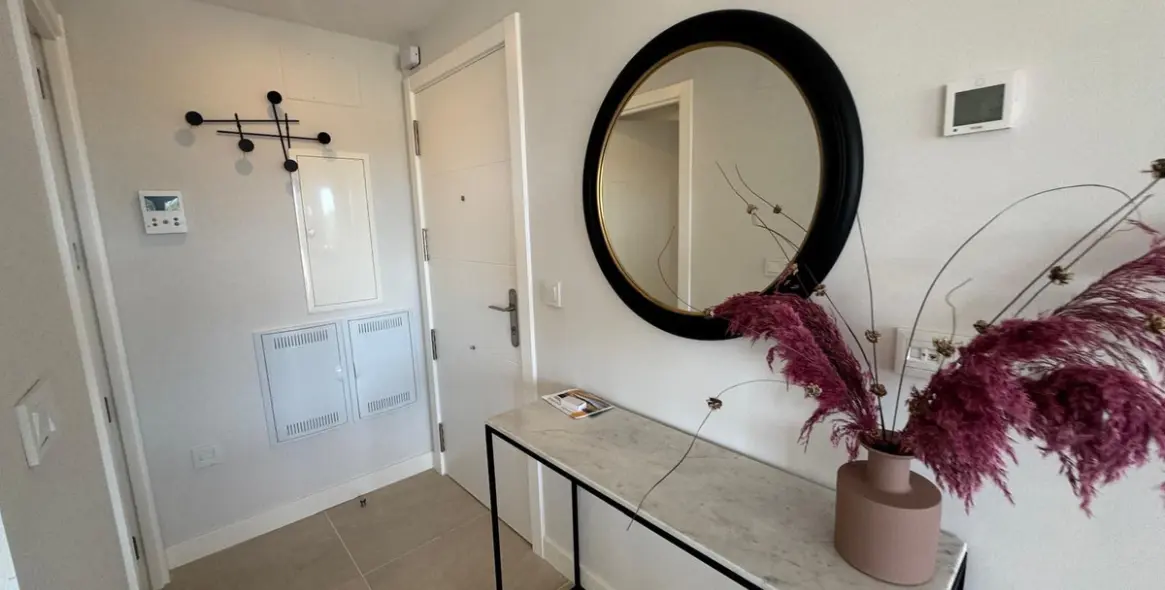 Long-term rent of middle floor apartment in Estepona 3