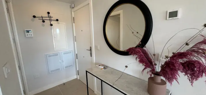 Long-term rent of middle floor apartment in Estepona 2