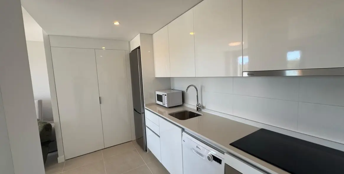 Long-term rent of middle floor apartment in Estepona 4