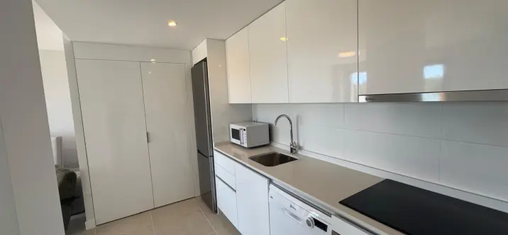 Long-term rent of middle floor apartment in Estepona 3