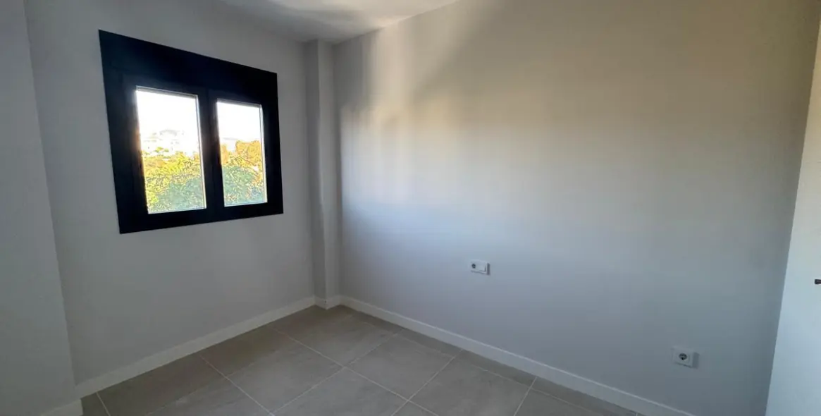 Long-term rent of middle floor apartment in Estepona 6