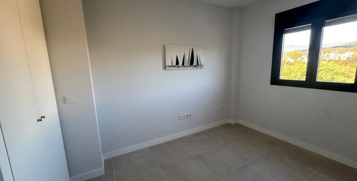 Long-term rent of middle floor apartment in Estepona 8
