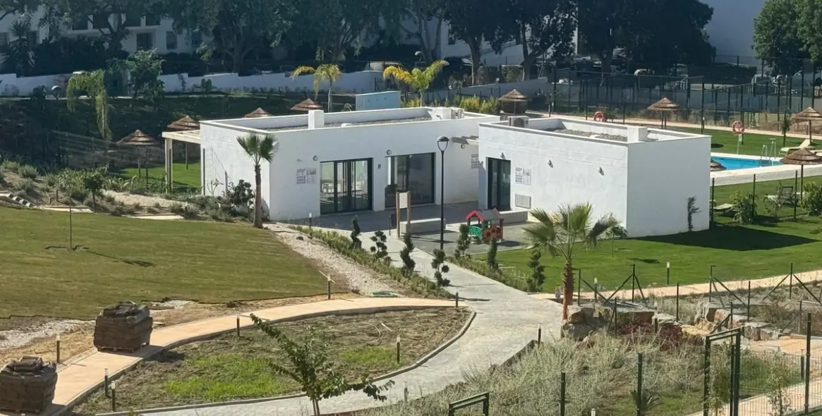 Long-term rent of middle floor apartment in Estepona 10