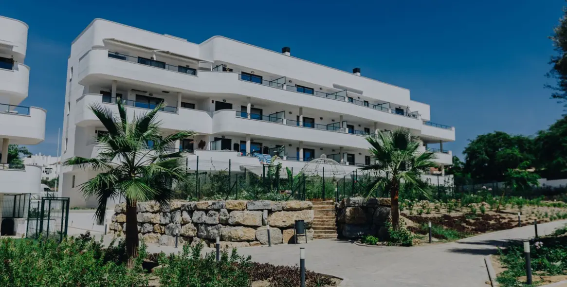 Long-term rent of middle floor apartment in Estepona 12
