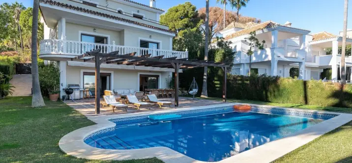 Long-term rent of detached villa in Río Real 4