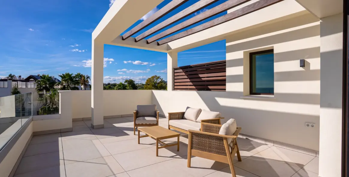 Long-term rent of penthouse duplex in Estepona 3