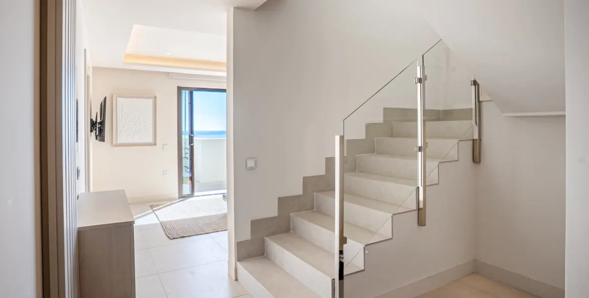 Long-term rent of penthouse duplex in Estepona 10